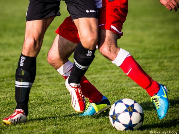 Carstens-Stiftung: Fit und verletzungsfrei durch die Fußballsaison mit FIFA 11+ Training. Carstens-Stiftung: Fit und verletzungsfrei durch die Fußballsaison mit FIFA 11+ Training.