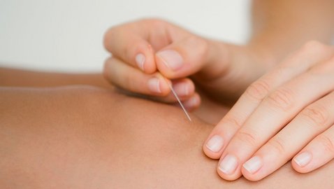 Kniearthrose: Integrative Medizin wirksamer als konventionelle Therapie