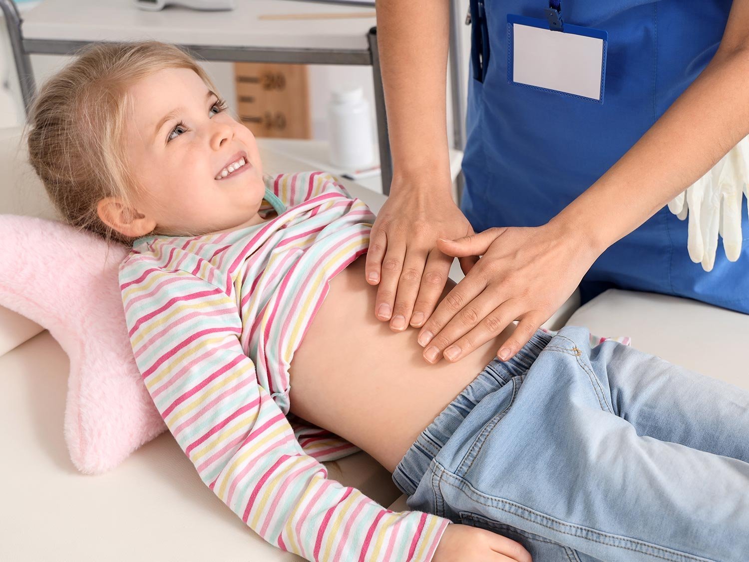 Lindert schwedische Massage Verstopfungssymptome bei Kindern?