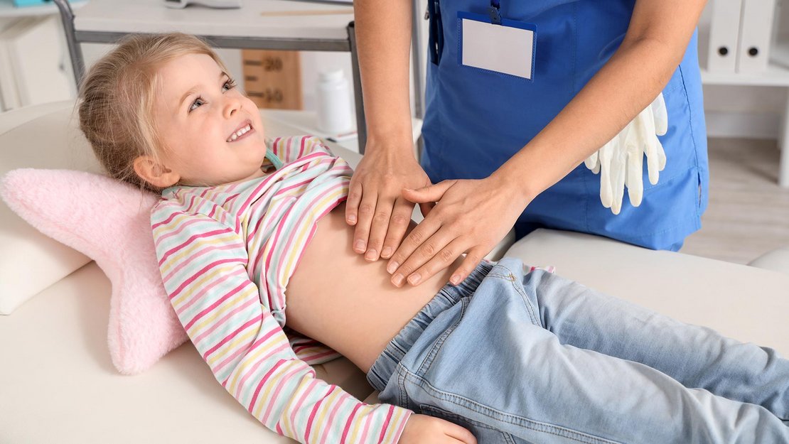 Lindert schwedische Massage Verstopfungssymptome bei Kindern?