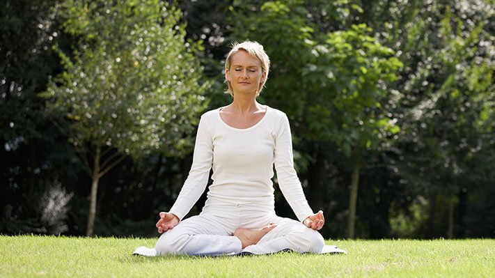 Carstens-Stiftung: Rita Keller: Yoga bei Osteoporose Carstens-Stiftung: Rita Keller: Yoga bei Osteoporose