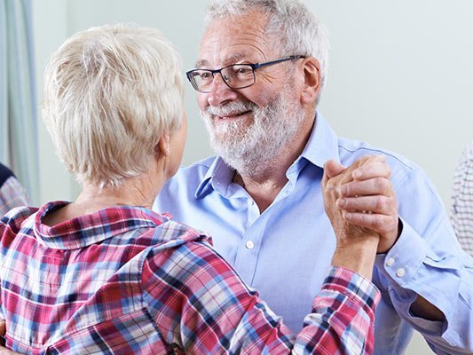 Carstens-Stiftung: Fitness-Training oder Tanzkurs – Was hält im Alter besser fit? Carstens-Stiftung: Fitness-Training oder Tanzkurs – Was hält im Alter besser fit?