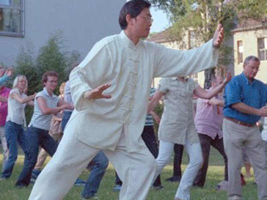 Qigong und Tai Chi in der Gruppe Qigong und Tai Chi in der Gruppe