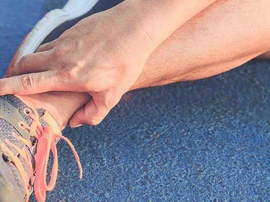 Carstens-Stiftung: Nach Fußgelenksverstauchung mit Akupressur wieder auf die Beine kommen