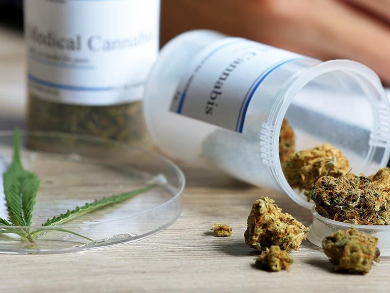 Ist Cannabis wirksam in der Behandlung von chronischen Rückenschmerzen?