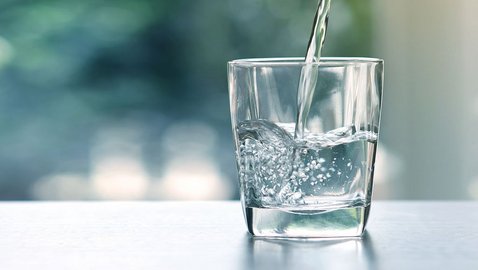 Flüssigkeitszufuhr beeinflusst Gesundheit