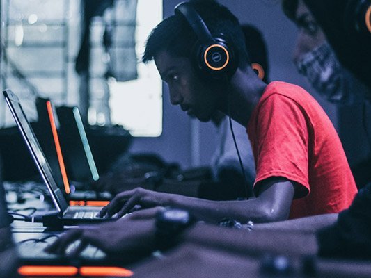 Carstens-Stiftung: Elektroakupunktur als Behandlungsoption bei Internetsucht