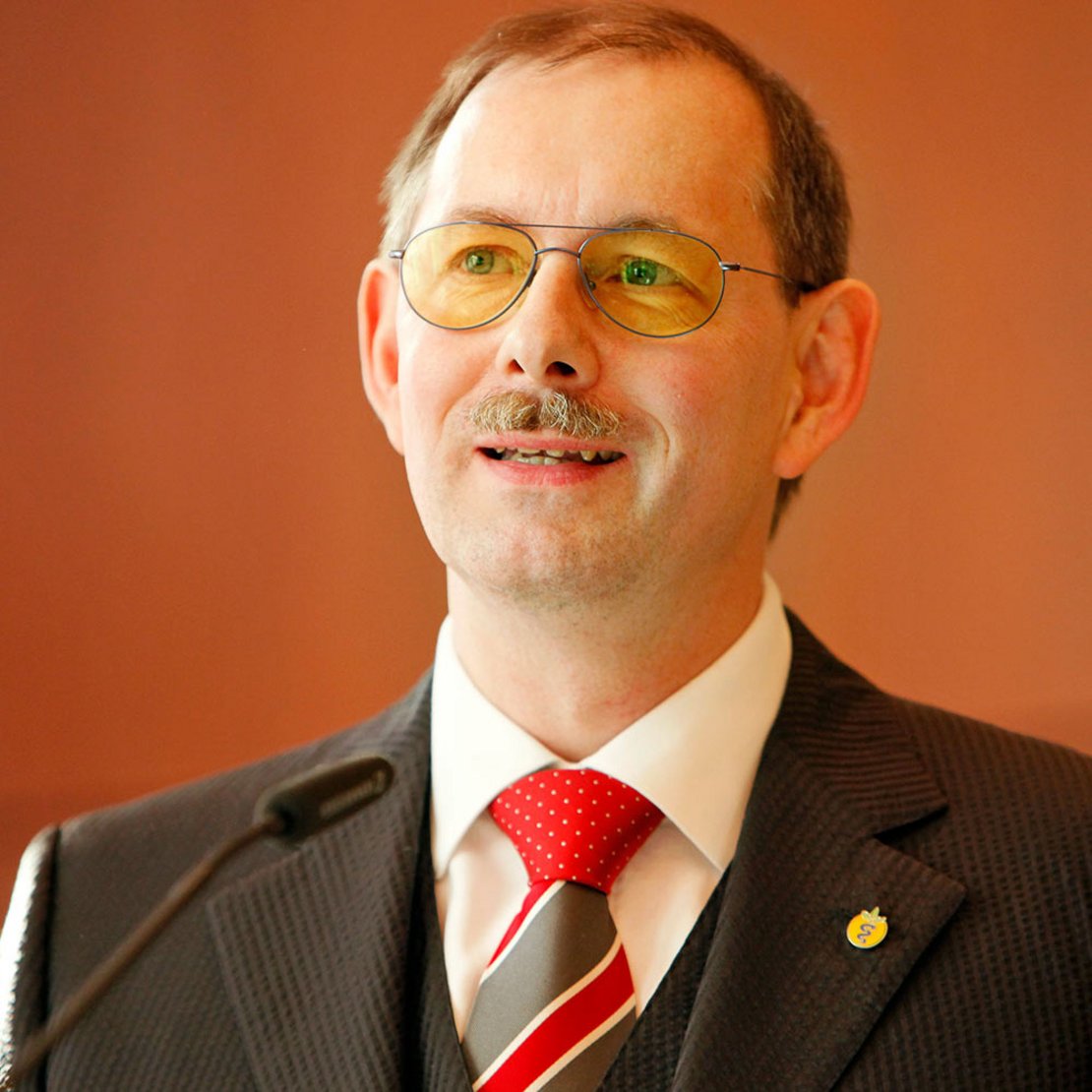 Dr. med. Michael Elies Dr. med. Michael Elies