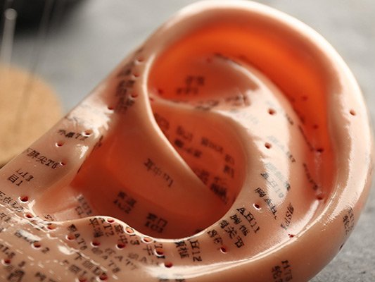 Angst vor einer OP: Hilft Ohr-Stimulation?