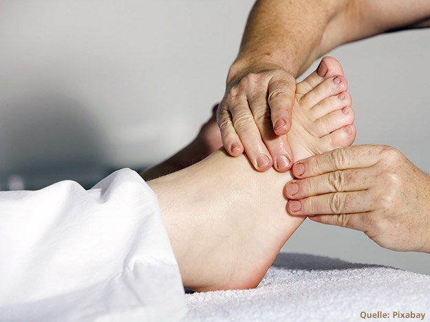 Punkt für Punkt mehr Lebensqualität bei Multipler Sklerose Carstens-Stiftung: Fußreflexzonenmassage bei Multipler Sklerose