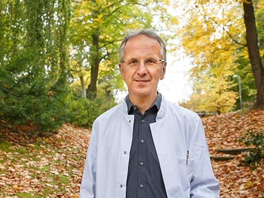 Die Carstens-Stiftung stellt »Zehn Fragen an …« Professor Andreas Michalsen. Die Carstens-Stiftung stellt »Zehn Fragen an …« Professor Andreas Michalsen.