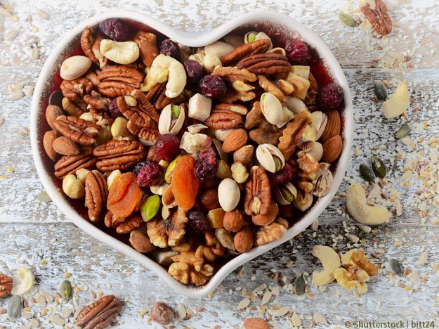 Carstens-Stiftung: Erdnüsse, Walnüsse, Mandeln, Pistazien, Paranüsse, Haselnüsse oder Cashews - alle sind gesund.