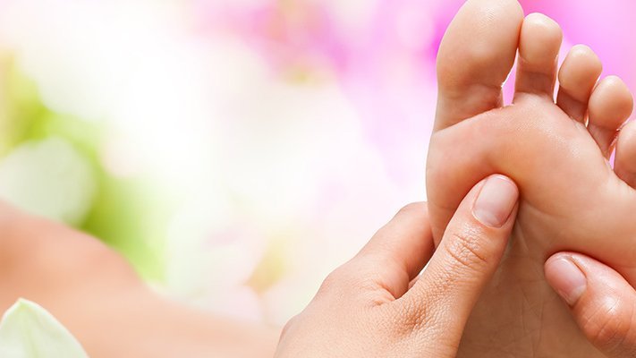 Carstens-Stiftung: Entspannende Fußmassage vor Bronchoskopie Carstens-Stiftung: Entspannende Fußmassage vor Bronchoskopie