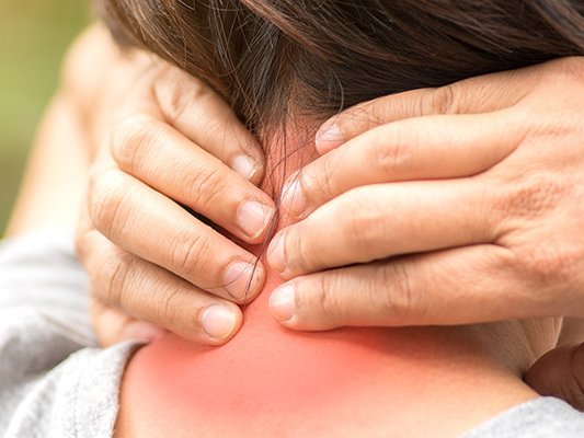Hilfe zur Selbsthilfe: Besser leben mit chronischem Nackenschmerz durch Alexandertechnik