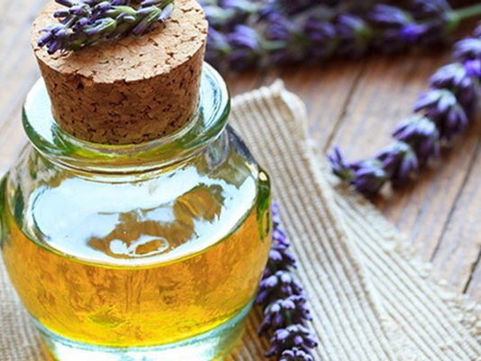 Carstens-Stiftung: Besserer Schlaf und weniger Angst vor der OP durch Aromaölmassage Carstens-Stiftung: Besserer Schlaf und weniger Angst vor der OP durch Aromaölmassage