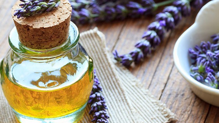 Carstens-Stiftung: Besserer Schlaf und weniger Angst vor der OP durch Aromaölmassage Carstens-Stiftung: Besserer Schlaf und weniger Angst vor der OP durch Aromaölmassage