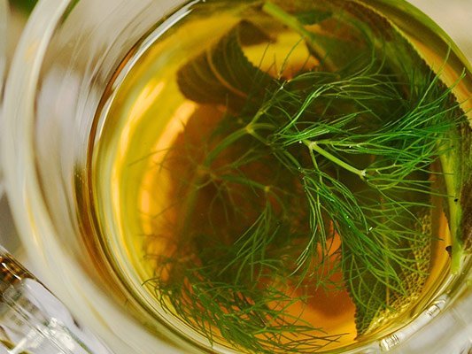 Fenchel- und Kümmeltee gegen Blähungen