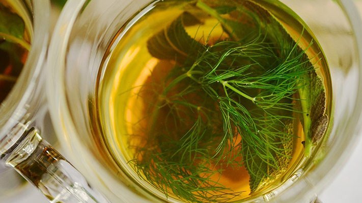 Fenchel- und Kümmeltee gegen Blähungen Fenchel- und Kümmeltee gegen Blähungen