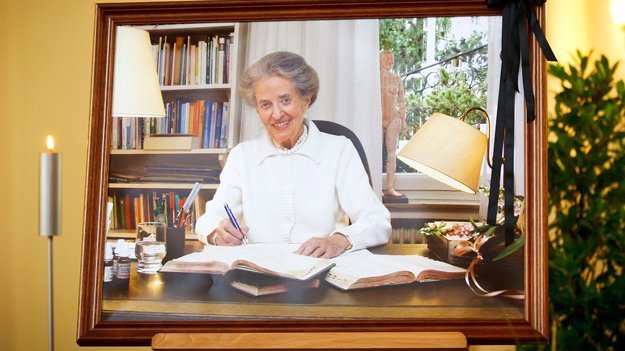 Dr. Veronica Carstens