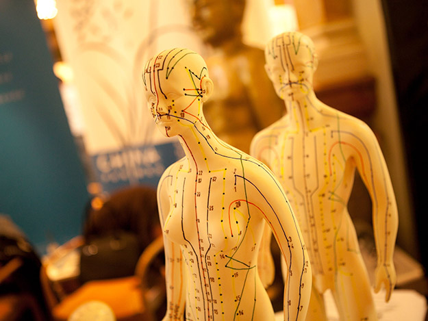 Mit Akupunktur gegen Atemnot bei COPD Carstens-Stiftung: Akupunktur und die Meridiane.