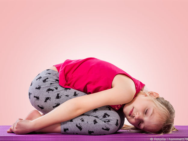 Carstens-Stiftung: Yoga für Kinder mit Bauchschmerzen Carstens-Stiftung: Yoga-Therapie hilft Kindern mit Bauchschmerzen.