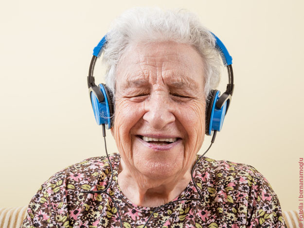 Nicht-medikamentoese Behandlung psychischer Symptome hilft bei Demenz.