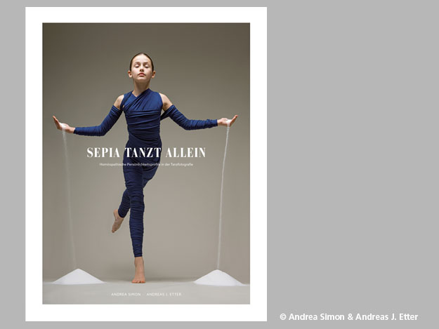 Carstens-Stiftung: Bildband Sepia tanzt allein. Carstens-Stiftung: Bildband Sepia tanzt allein.